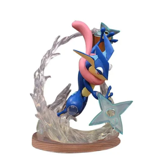 Pkm.store Pokemon Figuren-Greninja Pokemon Quajutsu Sammelfigur Mit Ornamenten