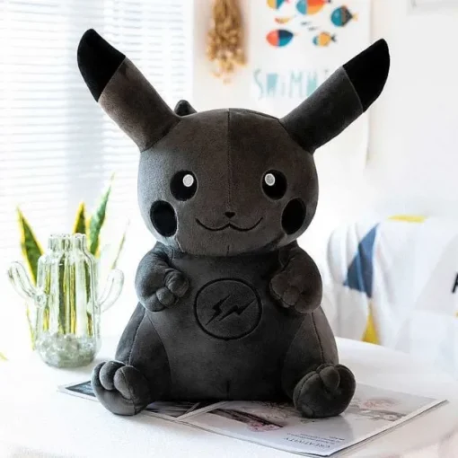Pkm.store Detektiv Pikachu-Pikachu Plusch Pokemon Figur In Schwarz