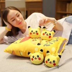 Pkm.store Sonstiges Merchandise-Pikachu Tasche / Kissen Mit 8X Plusch Pikachu
