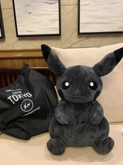 Pkm.store Pokemon Kuscheltiere-Pluschfigur Pokemon Dunkles Pikachu, Ca. 50Cm