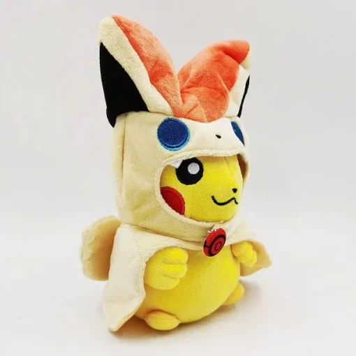 Pkm.store Pokemon Kuscheltiere-Pluschfigur Pokemon Pikachu Verkleidet Als Victini, Ca. 20 Cm