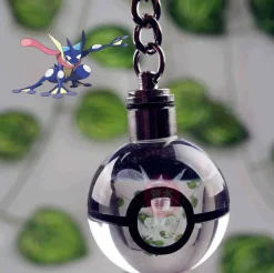 Pkm.store Sonstiges Merchandise-Pokeball Anhanger Mit Pokemon Motiven Und Farbwechsel