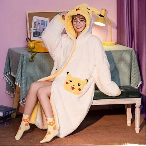 Pkm.store Herbst & Winter-Pokemon Pikachu Kuscheliger Fleece Bademantel