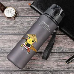 Pkm.store Sonstiges Merchandise-Sport Und Trinkflasche Mit Pokemon Pikachu Motiv