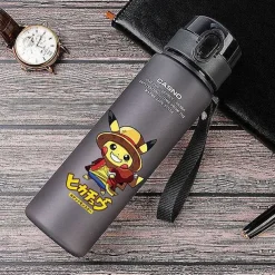 Pkm.store Sonstiges Merchandise-Sport Und Trinkflasche Mit Pokemon Pikachu Motiv